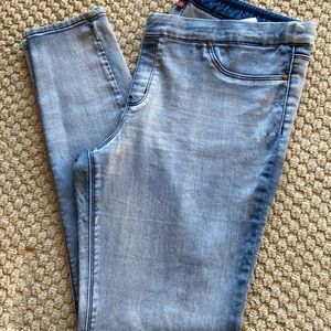 Stretchy light blue jeans